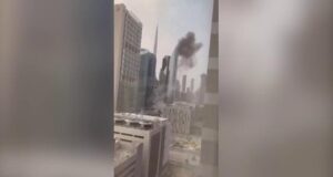 Dubai, um prédio no distrito comercial atingido: imagens