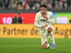 O técnico do Augsburg apoiou o zagueiro do USMNT, Noahkai Banks, para passar para a primeira posição depois que o Barcelona concordou