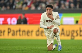 O técnico do Augsburg apoiou o zagueiro do USMNT, Noahkai Banks, para passar para a primeira posição depois que o Barcelona concordou