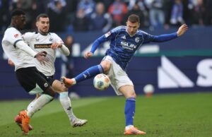 O novo contrato de Edin Dzeko com o Schalke está à beira