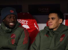 Davies está perto de retornar ao Bayern após completar parte dos treinos do time