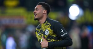 Felix Nmecha acertou um novo contrato com o Borussia Dortmund com ligações à Inglaterra