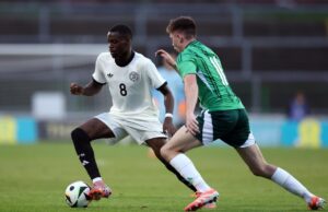 A lenda do Bayern, Noel Aseko, mantém em aberto seu futuro e opções para a seleção nacional