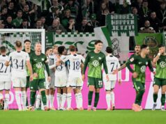 Batalhas paralelas em ambas as extremidades da mesa