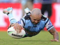 Cronulla Sharks derrotou os Gold Coast Titans de Josh Hannay por 50-10 no Shark Park