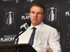 O técnico de rebatidas do Los Angeles Kings, Jim Heller; Promova DJ Smith