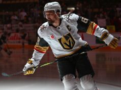 Mark Stone, dos Golden Knights, deixou o jogo com uma lesão não revelada