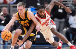 O Thunder assinou com Payton Sandfort um acordo bidirecional, dispensando Boeheim.