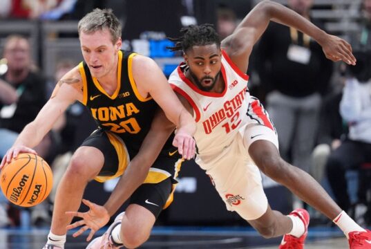 O Thunder assinou com Payton Sandfort um acordo bidirecional, dispensando Boeheim.