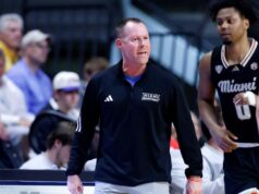 Steele, de Miami (Ohio), foi multado para substituir o equipamento de DJ que danificou