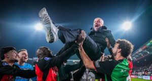 barriga deslizar Treinador brincando e Sugar Daddy promete ‘muito especial’: NEC muito feliz após acrobacia com PSV