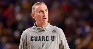 Bobby Hurley minimizou o futuro após a derrota do Arizona State no Kansas