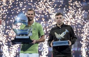 Tallon Greek Spoor deixou Dubai depois de não poder sair devido à guerra.