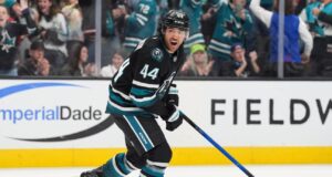 Fonte: Sharks Kiefer Sherwood concorda com extensão de 5 anos