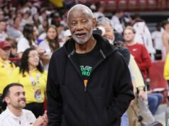 Arkansas homenageará Nolan Richardson com estátua fora do campo