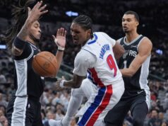 Usher Thompson está fora da derrota dos Spurs para os Pistons devido a uma torção no tornozelo.