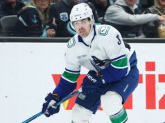 Os Blue Jackets adquirem Connor Garland por 2 escolhas no draft