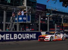 Kostecki dobra e Payne mantém a liderança do título