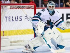 Os Sharks contrataram G Alex Nedeljkovic para uma extensão de 2 anos