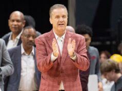 Arkansas vence Missouri em OT, dando a Calipari sua 900ª vitória na carreira