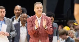 Arkansas vence Missouri em OT, dando a Calipari sua 900ª vitória na carreira