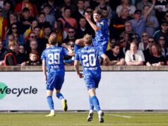 O FC Twente ultrapassa o Ajax na classificação após uma vitória retumbante sobre o Go Ahead Eagles.