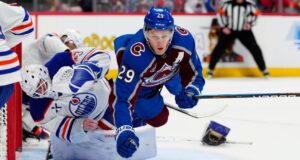 Avs chateado com a expulsão de Nathan McKinnon por interferência do goleiro