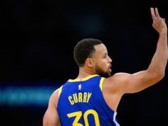 Stephen Curry, do Warriors, ficará afastado por mais 10 dias devido a uma distensão no joelho