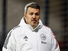 É assim que Oscar Garcia quer virar o jogo no Ajax: ‘Às vezes o jogador mais importante está no banco’