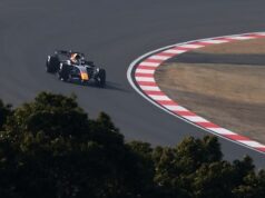 Verstappen caiu muito depois de um péssimo começo. Hamilton luta com Russell pela liderança