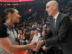 Adam Silver, da NBA, visitou Portland depois que o projeto de reforma da arena foi aprovado.