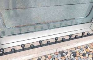 Postes de amarração metálicos evitam “acampamentos” na Piazza Mazzini – Bolzano