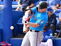 Marlins All-Star Kyle Stowers (músculo posterior da coxa) foi para IL.