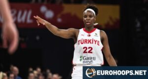 O recruta estrela do Crisol Fairies, Kennedy Burke, rapidamente começa a rodada de eliminação.