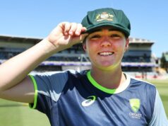 A Austrália deu à lançadora rápida Lucy Hamilton, de 19 anos, sua estreia no teste noturno de um dia contra a Índia, em Perth.