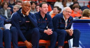 Jim Boehm nomeou Adrian Autry como o melhor jogador do Syracuse em demissões