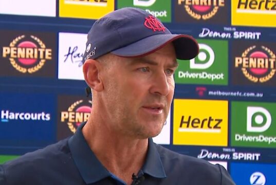 Um treinador demoníaco que apoiou as férias da estrela