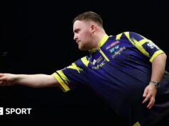 Luke Littler derrotou Gary Anderson para chegar às quartas de final do UK Open.