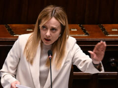 Melões: "PD estrábico nos EUA". E imediatamente a “mesa com a oposição” é omitida.