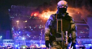 Homens armados do EI atacam sala de concertos de Moscou com drogas e matam 150 pessoas que imploravam para serem enviadas para lutar na Ucrânia