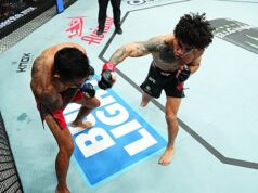 Daniel Cormier parabeniza estreia no UFC México no meio da entrevista