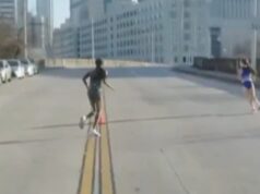 O carro líder na meia maratona leva os corredores para o lado errado