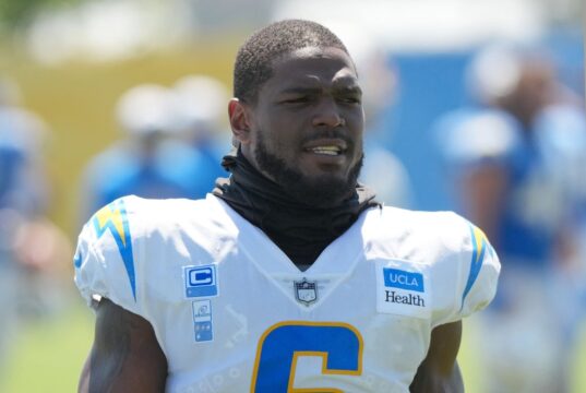 Relatório: Chargers assinarão novamente com LB Denzel Perryman para um contrato de 1 ano