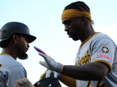 Resumo do treinamento de primavera: Andrew McCutchen faz uma corrida importante na estreia do Rangers
