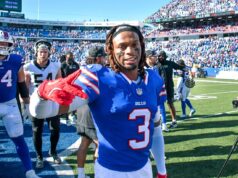 Assinou S Damar Hamlin com um contrato de 1 ano