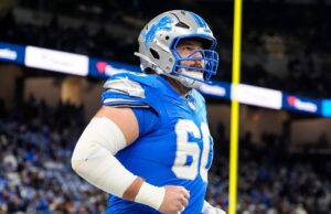 Os Leões dispensaram o veterano OL Graham Glasgow.