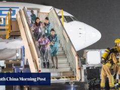 Mais de 1.000 funcionários e voluntários realizam exercícios de emergência no aeroporto de Hong Kong.