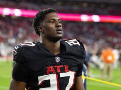 Relatório: A polícia responde a ligações para o 911 antes da prisão de Falcons LB James Pearce