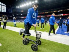 Colts, QB Daniel Jones tango no último dia.