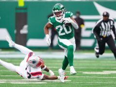 Os Jets envolveram RB Breece Hall com a marca da franquia.